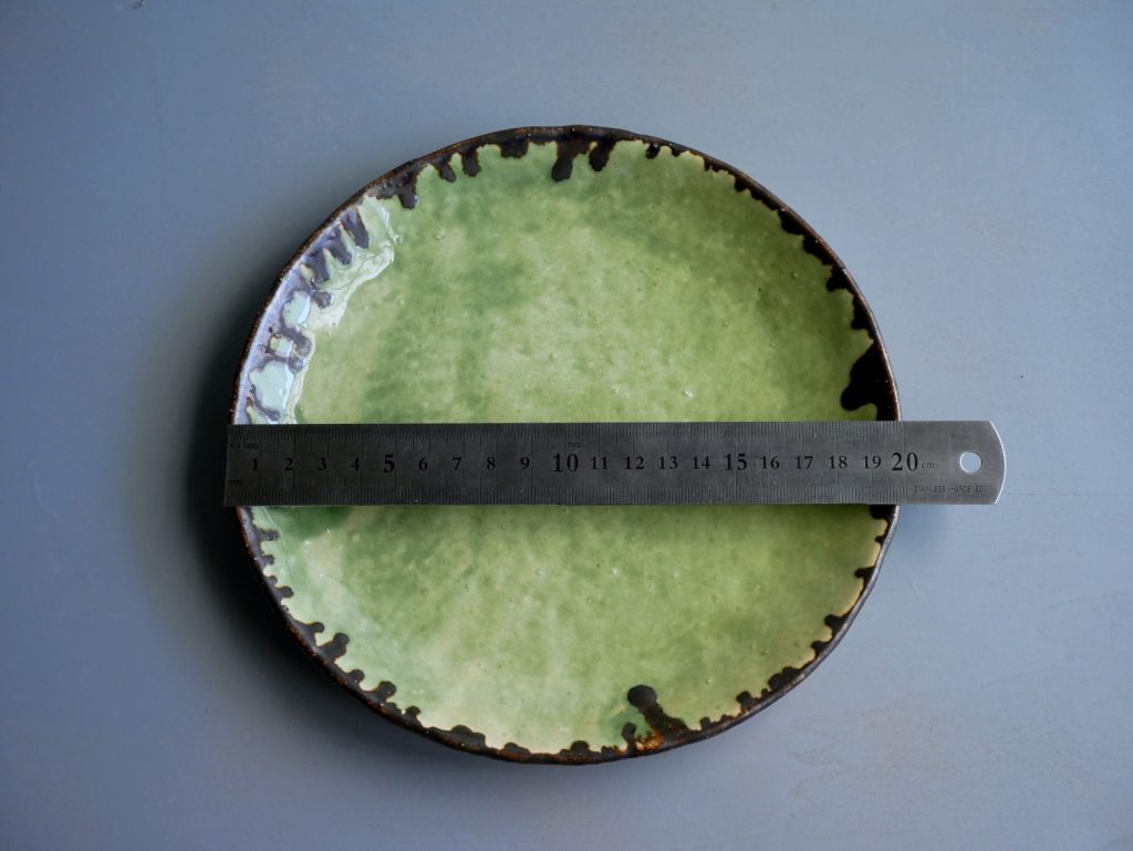 手びねり緑釉皿