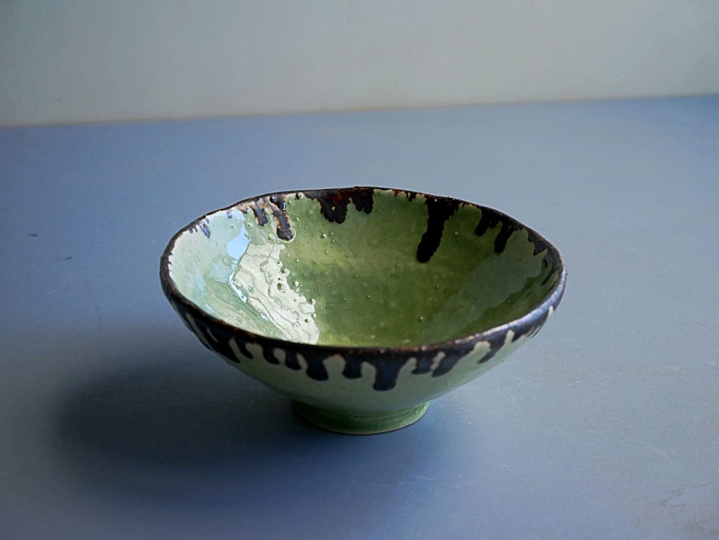 手びねり緑釉茶碗
